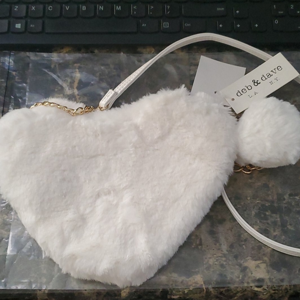 🟠🟠🟠NWT Furry Heart Bag